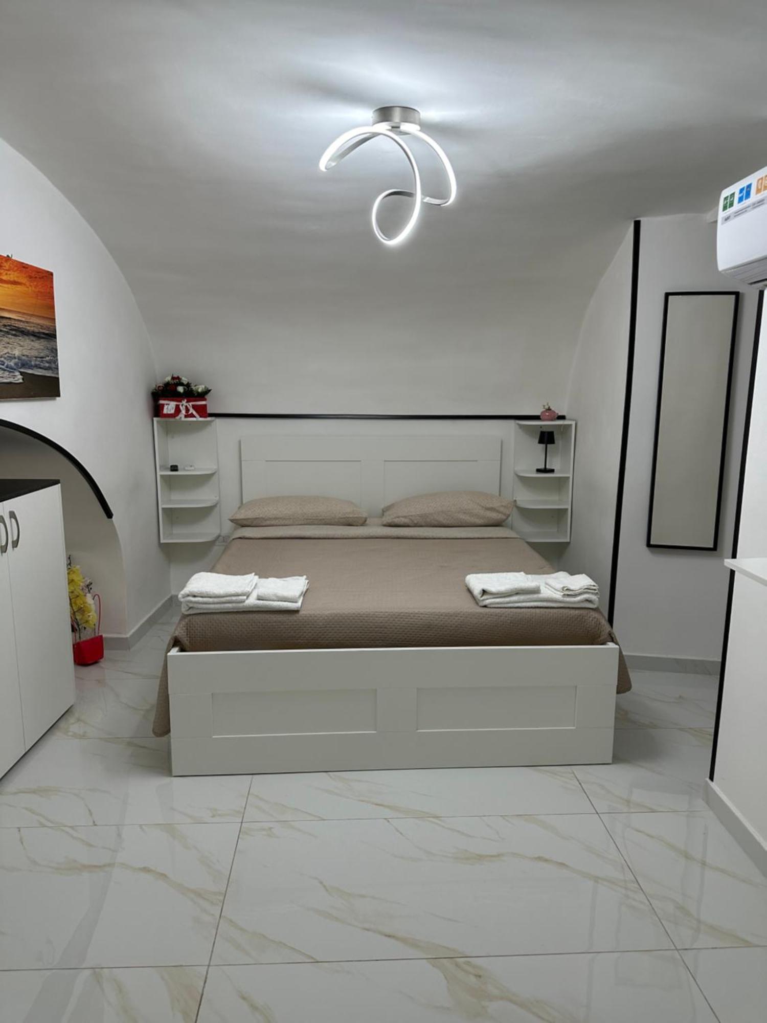 Rose'S House Hotel Наполи Екстериор снимка