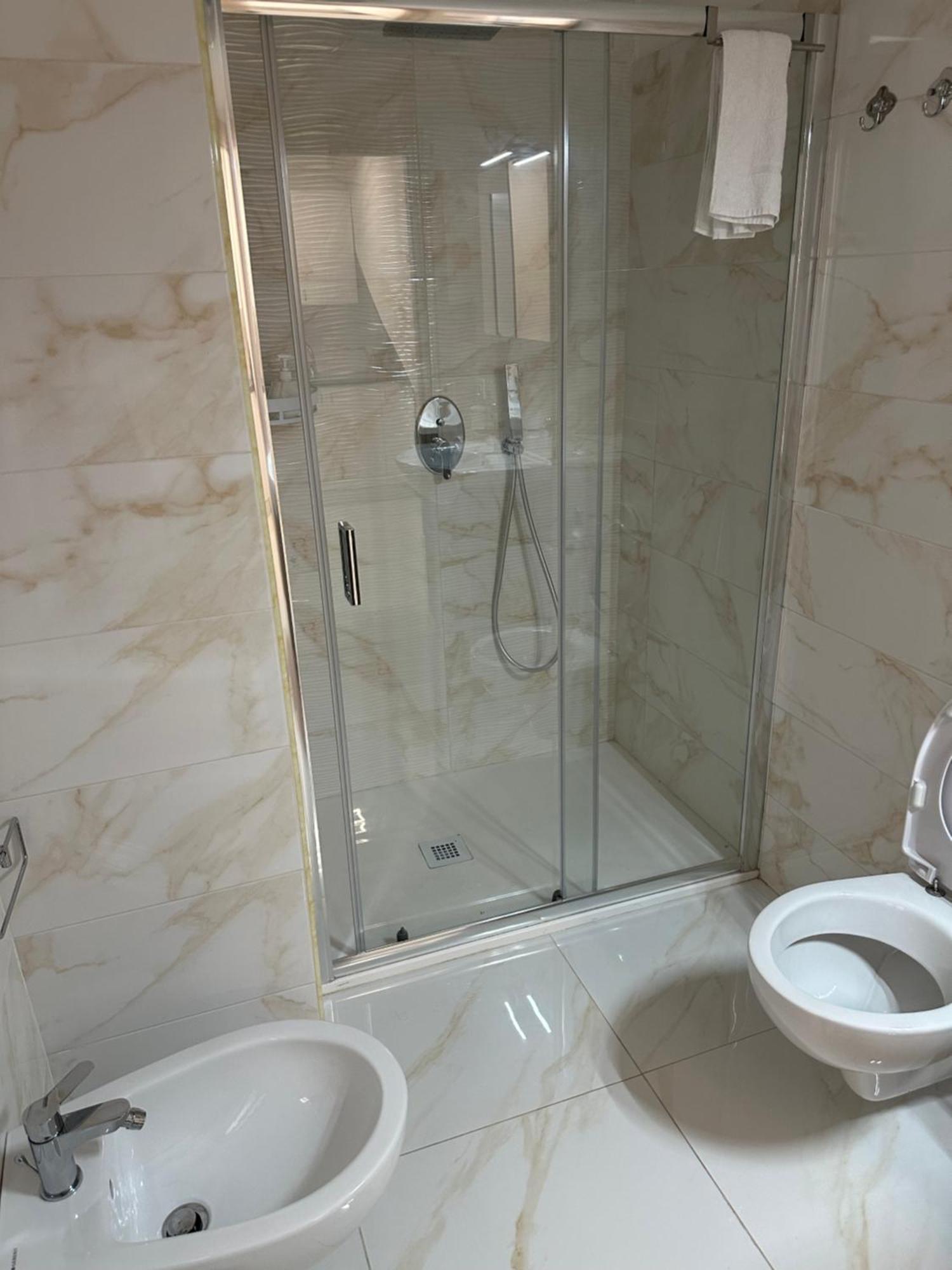 Rose'S House Hotel Наполи Екстериор снимка